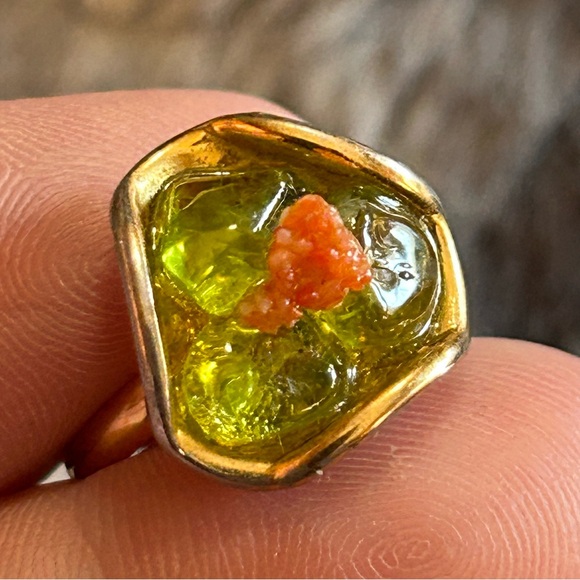 Vintage 70s chartreuse glass faux coral adjustable ring - Picture 4 of 10